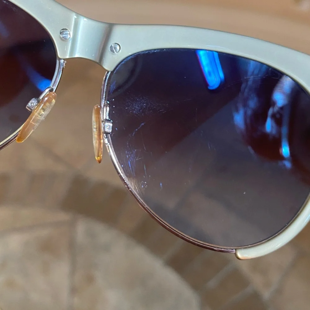 Tom Ford Women's Sunglasses TF365
Leona Cat Eye Grey Silver Lens Brown gradient - Picture 8 of 11